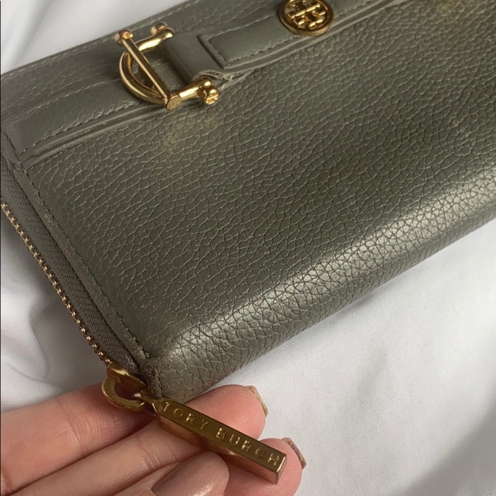 TORY BURCH WALLET GREY
